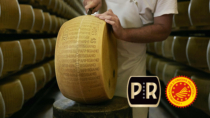 Parmigiano Reggiano DOP: il Consorzio dona altri 1.500 chilogrammi di formaggio alle famiglie in difficoltà