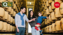 Parmigiano Reggiano DOP, Caseifici Aperti 2025: tutto pronto per l