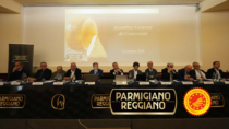 Parmigiano Reggiano DOP: produzione in crescita di oltre il 5%, il Consorzio approva un piano per tutelare il valore della DOP